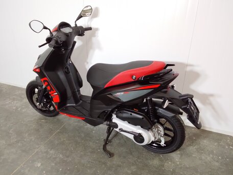2025 Aprilia SR 125, чёрный, 243000 рублей, вид 3