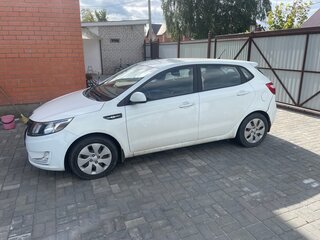 2014 Kia Rio 4-speed III, белый, 800000 рублей, вид 5