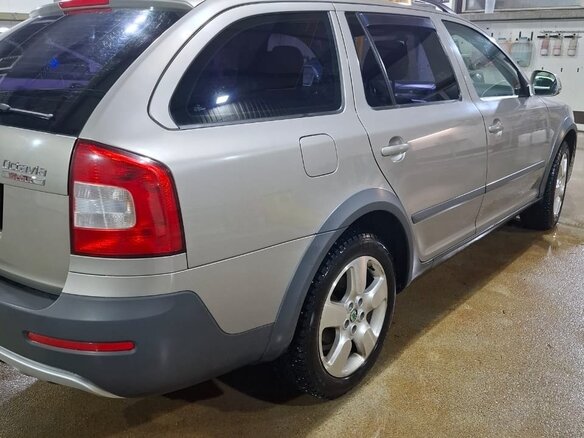 2011 Skoda Octavia II (A5) Рестайлинг, серый, 1500000 рублей - вид 4