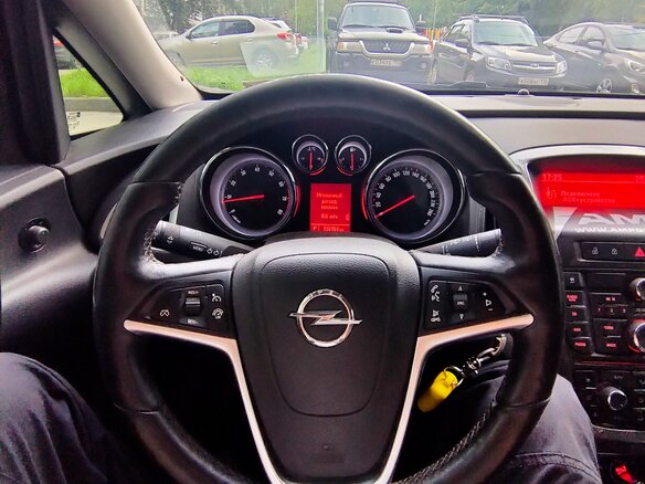 2013 Opel Astra J Рестайлинг, белый, 720000 рублей - вид 12