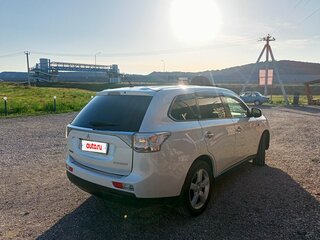 2014 Mitsubishi Outlander III, белый, 1950000 рублей, вид 2