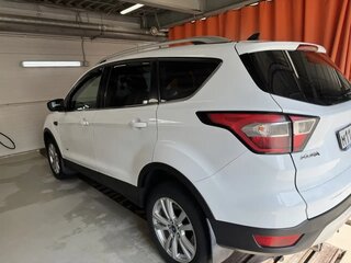2016 Ford Kuga II Рестайлинг, белый, 1550000 рублей, вид 3