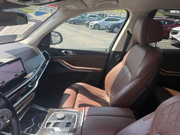 2025 BMW X7 40i I (G07) Рестайлинг, пурпурный, 9981119 рублей - вид 10