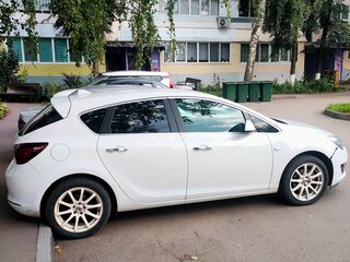 2013 Opel Astra J Рестайлинг, белый, 720000 рублей, вид 4