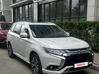 2022 Mitsubishi Outlander III Рестайлинг 3, белый, 2450000 рублей, вид 1