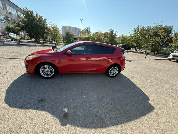 2010 Mazda 3 II (BL), красный, 930000 рублей - вид 3