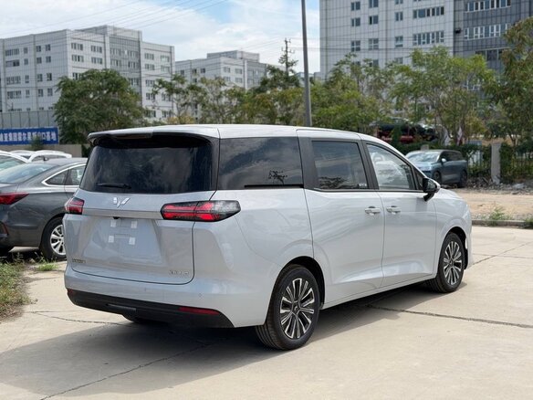2026 Wuling Starlight 730, серебристый, 2800000 рублей - вид 5
