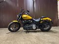 2019 Harley-Davidson Street Bob, золотистый, 960000 рублей