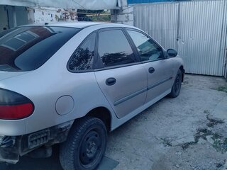 1995 Renault Laguna I, серебристый, 165000 рублей, вид 3