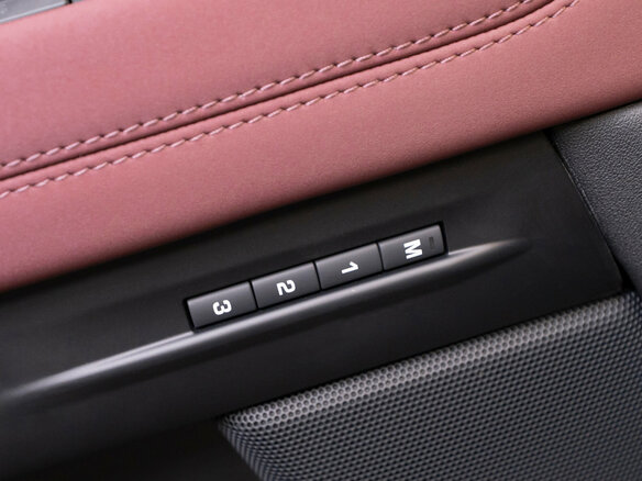 2025 Land Rover Range Rover Evoque II Рестайлинг, белый - вид 15