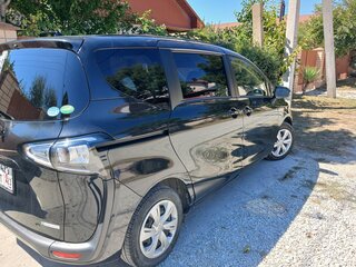 2020 Toyota Sienta II Рестайлинг, чёрный, 1550000 рублей, вид 4