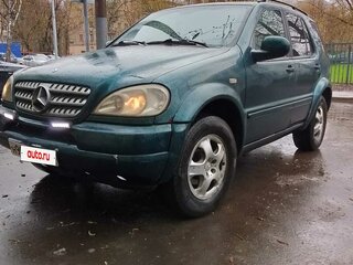 1997 Mercedes-Benz M-Класс 320 I (W163), зелёный, 400000 рублей, вид 1