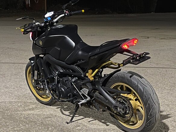 2016 Yamaha MT-09 (FZ-09), чёрный, 700000 рублей - вид 2