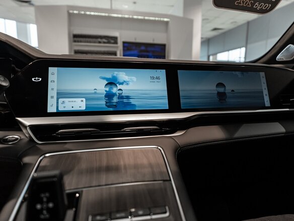 2026 Geely Monjaro I Рестайлинг, белый - вид 4
