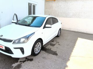 2020 Kia Rio IV, белый, 1200000 рублей, вид 1