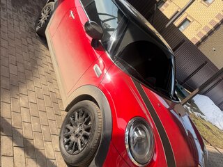 2020 Mini Hatch Cooper III (F55/F56) Рестайлинг, красный, 2150000 рублей, вид 5