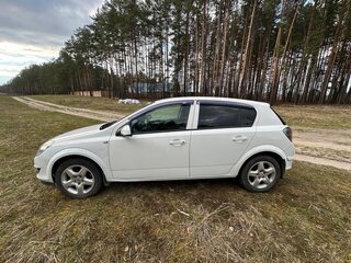 2011 Opel Astra H Рестайлинг, белый, 450000 рублей, вид 4