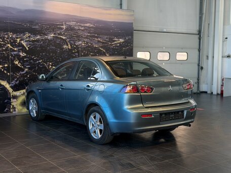 2011 Mitsubishi Lancer X Рестайлинг, зелёный, 900000 рублей, вид 4