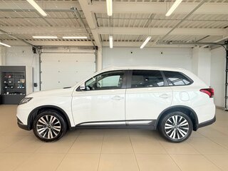 2021 Mitsubishi Outlander III Рестайлинг 3, белый, 2649000 рублей, вид 3