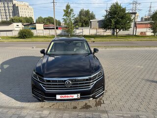2018 Volkswagen Touareg III, чёрный, 4490000 рублей, вид 2