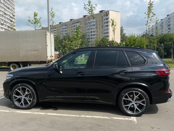 2021 BMW X5 30d IV (G05/G18), белый, 7490000 рублей - вид 7