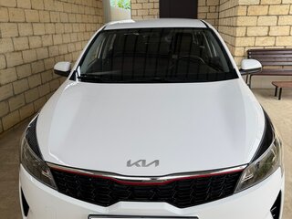 2022 Kia Rio IV Рестайлинг, белый, 2100000 рублей, вид 1