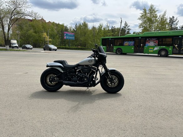 2020 Harley-Davidson Fat Bob, серебристый, 2180000 рублей - вид 14