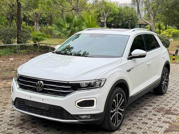 Открыть фотографии: Volkswagen T-Roc I (China Market)