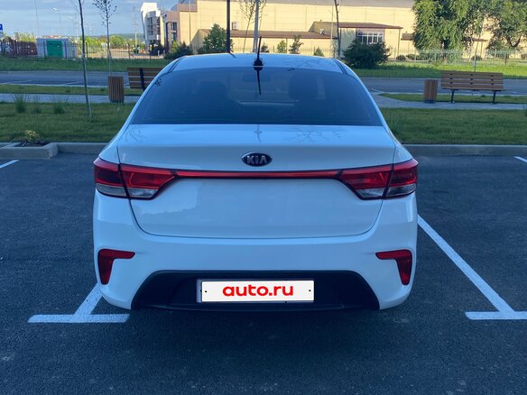 2019 Kia Rio IV, белый, 1060000 рублей - вид 4