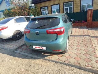 2013 Kia Rio 5-speed III, зелёный, 720000 рублей, вид 1