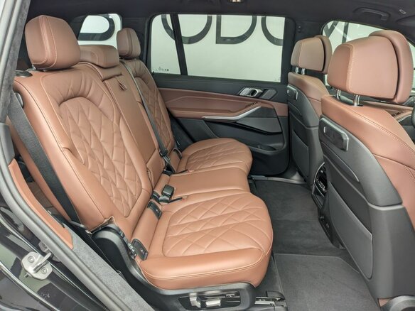 2025 BMW X7 40i I (G07) Рестайлинг, чёрный, 16150000 рублей - вид 12