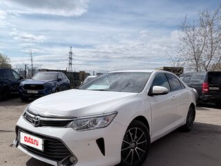 2015 Toyota Camry VII (XV50) Рестайлинг, белый, 1810000 рублей, вид 1