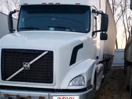 2004 Volvo VN, белый, 2500000 рублей, вид 3