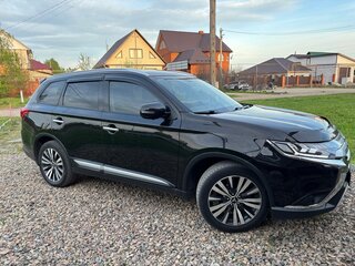 2019 Mitsubishi Outlander III Рестайлинг 3, чёрный, 2000000 рублей, вид 5