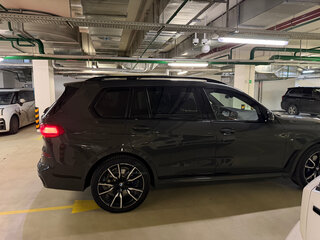 2021 BMW X7 40i I (G07), серый, 8800000 рублей, вид 4