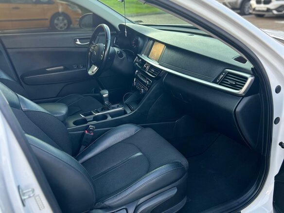 2019 Kia Optima IV Рестайлинг, белый, 1500000 рублей - вид 14