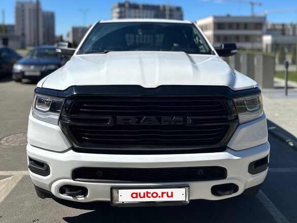 2020 Ram 1500 Crew Cab IV (DS/DJ), белый, 4322908 рублей