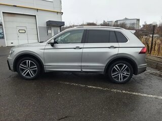 2020 Volkswagen Tiguan II, серый, 4300000 рублей, вид 3