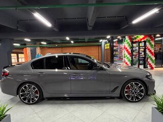 2021 BMW 5 серии 540i xDrive VII (G30/G31/G38) Рестайлинг, серый, 6750000 рублей, вид 4