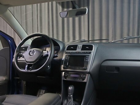 2018 Volkswagen Polo V Рестайлинг, синий, 1049000 рублей, вид 5