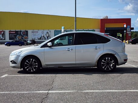 2009 Ford Focus II Рестайлинг, серебристый, 390000 рублей, вид 4