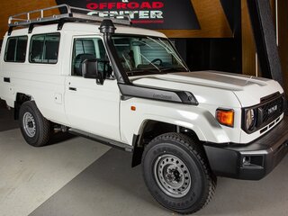 2025 Toyota Land Cruiser 78 70 Series Рестайлинг 2, белый, 9900000 рублей, вид 3