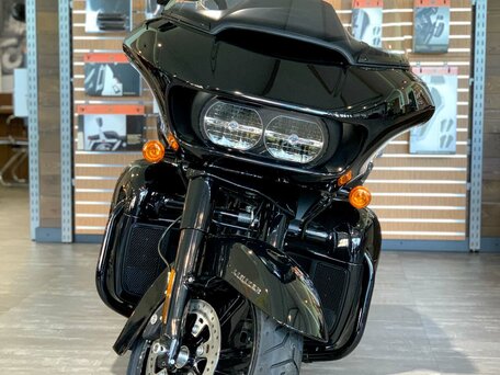 2021 Harley-Davidson Road Glide Limited, чёрный, 3950000 рублей, вид 4