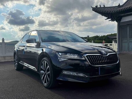 2023 Skoda Superb III Рестайлинг, чёрный, 2310000 рублей, вид 3