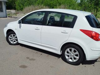2011 Nissan Tiida I Рестайлинг, белый, 670000 рублей, вид 4