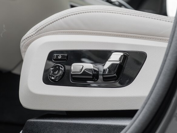 2025 BMW X7 40d I (G07) Рестайлинг, серый - вид 15