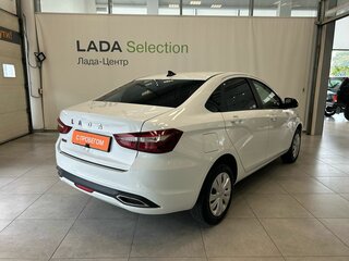 2023 Lada (ВАЗ) Vesta I Рестайлинг (NG), белый, 949000 рублей, вид 3
