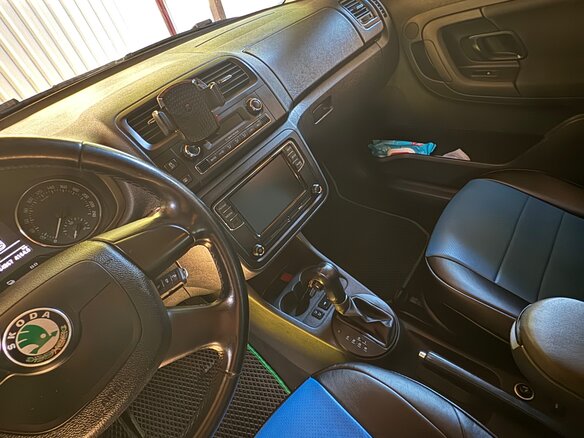 2011 Skoda Fabia II Рестайлинг, зелёный - вид 3