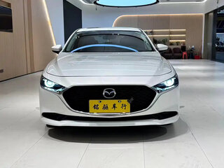 2023 Mazda 3 Axela IV (BP), белый, 1690100 рублей, вид 2