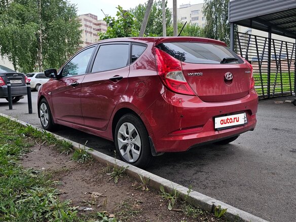 2015 Hyundai Solaris I Рестайлинг, красный, 750000 рублей - вид 4